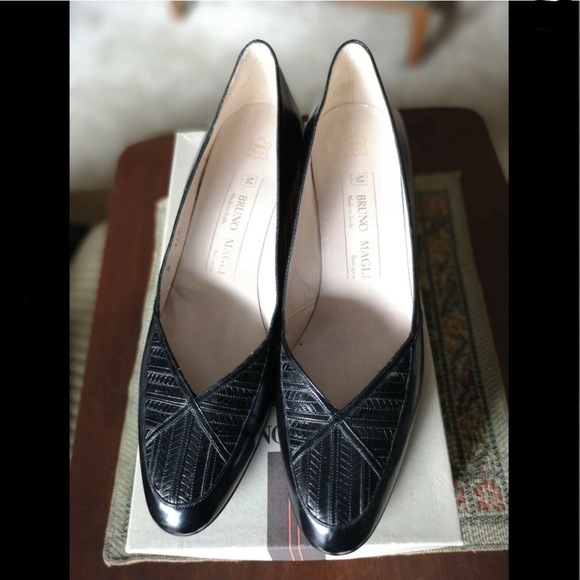 Bruno Magli Black Leather 1-1/2" Heel 8-1/2 AAAA N - Picture 7 of 7